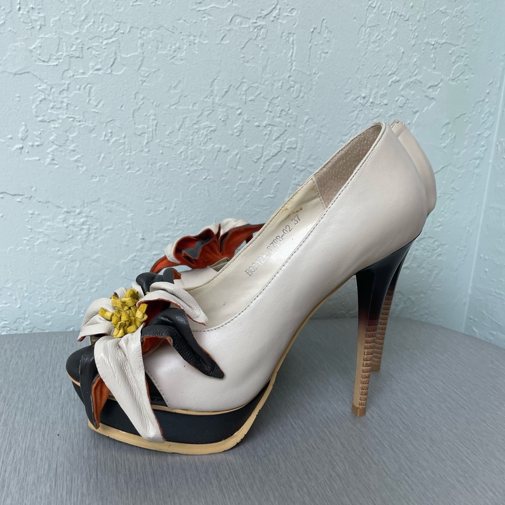 Shoes heeled size 37